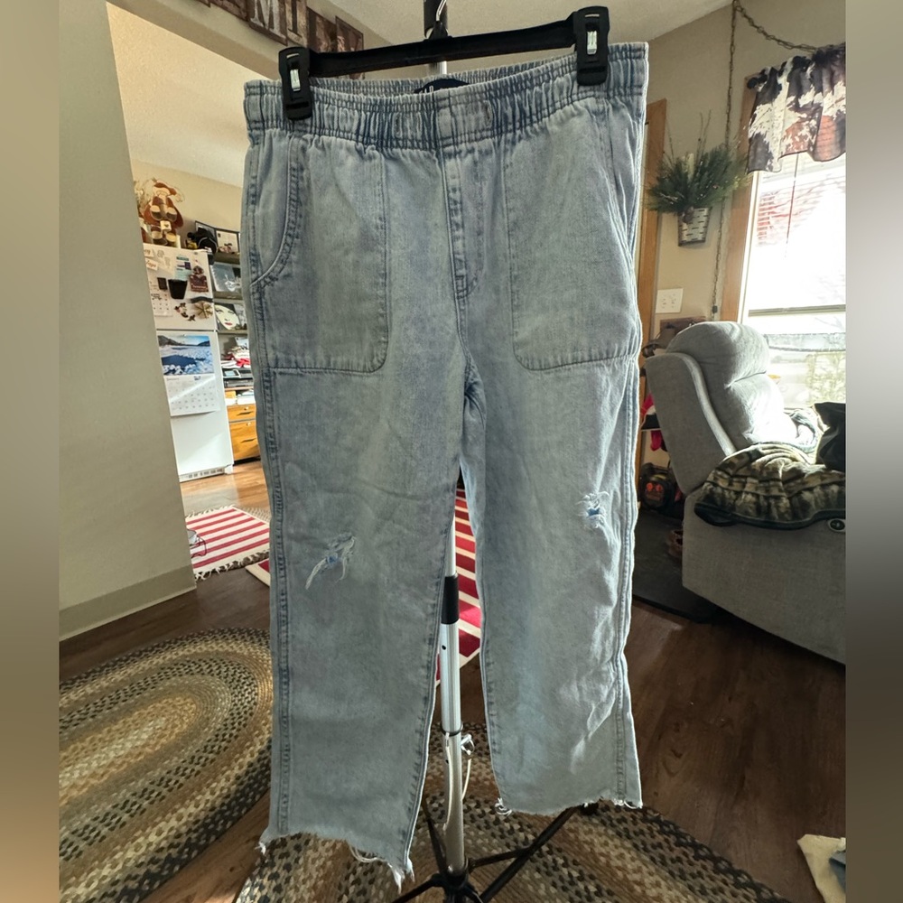 GAP Light Blue Cropped Jeans